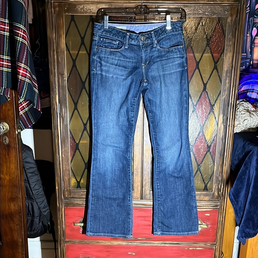 Gap 1969 med-dark wash Women's “Sexy boot” Blue Jeans. Size 27/4a